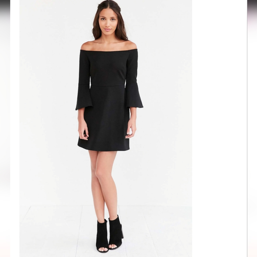 Urban Outfitters Cooperative Off-the-Shoulder Bell-Sleeve Dress, Black L